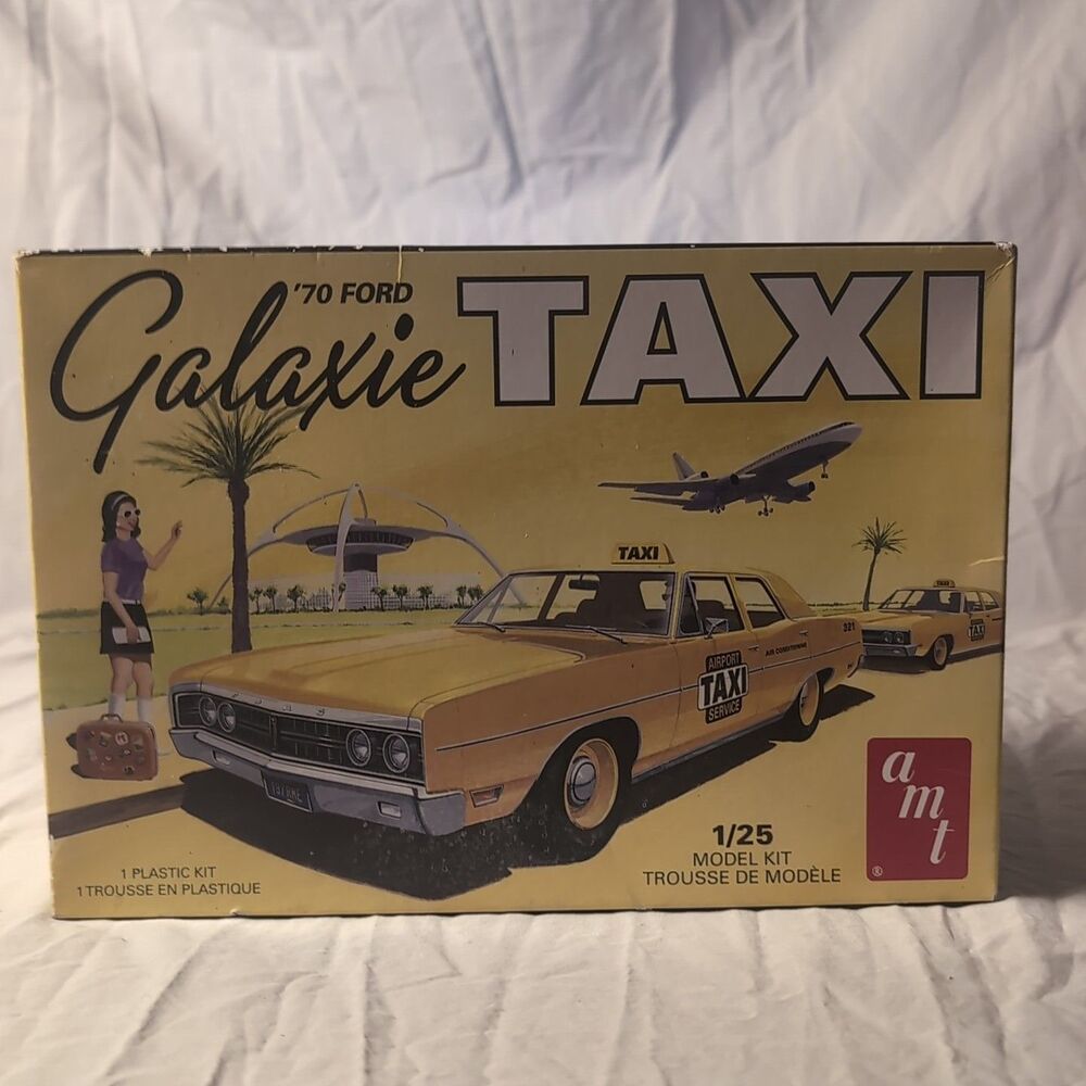 AMT 1970 Ford Galaxie Taxi 1/25 Scale Plastic Model Kit #1243MVintage Complete